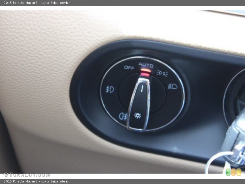 Luxor Beige Interior Controls for the 2015 Porsche Macan S #108058718