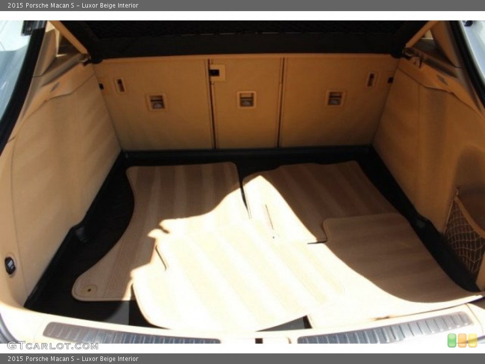 Luxor Beige Interior Trunk for the 2015 Porsche Macan S #108058866
