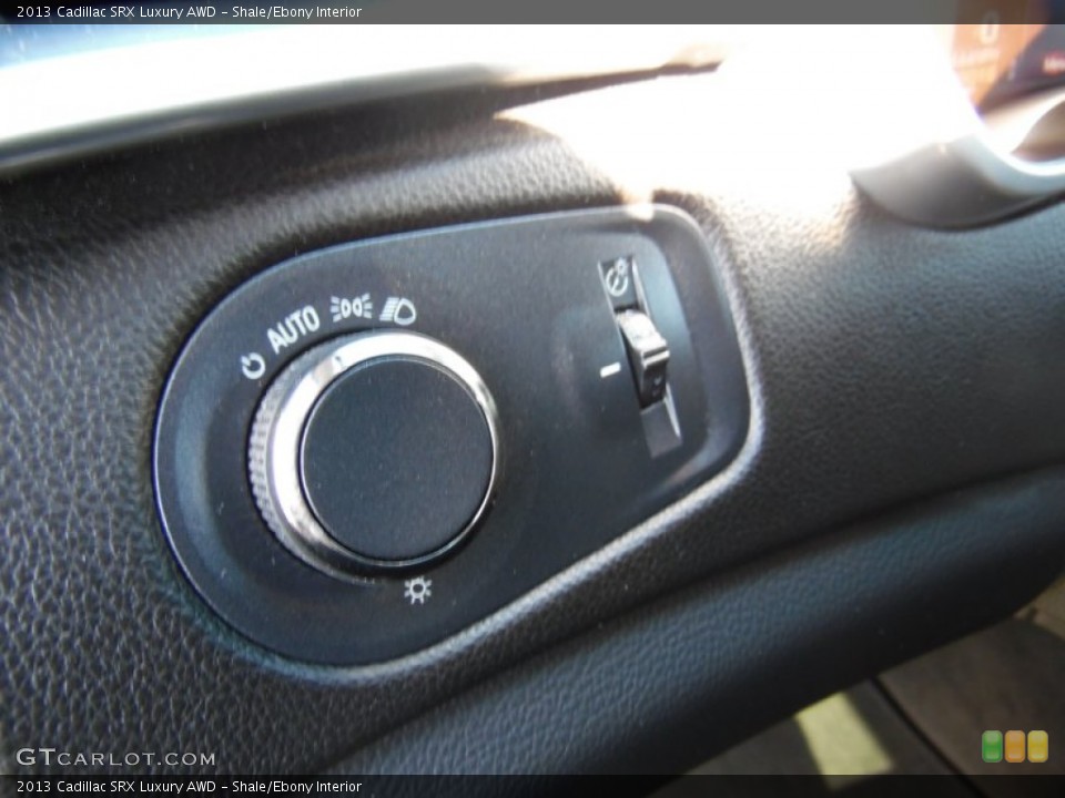 Shale/Ebony Interior Controls for the 2013 Cadillac SRX Luxury AWD #108080828