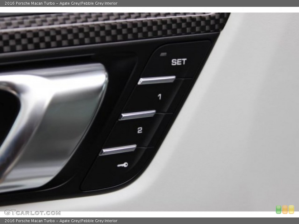 Agate Grey/Pebble Grey Interior Controls for the 2016 Porsche Macan Turbo #108099547