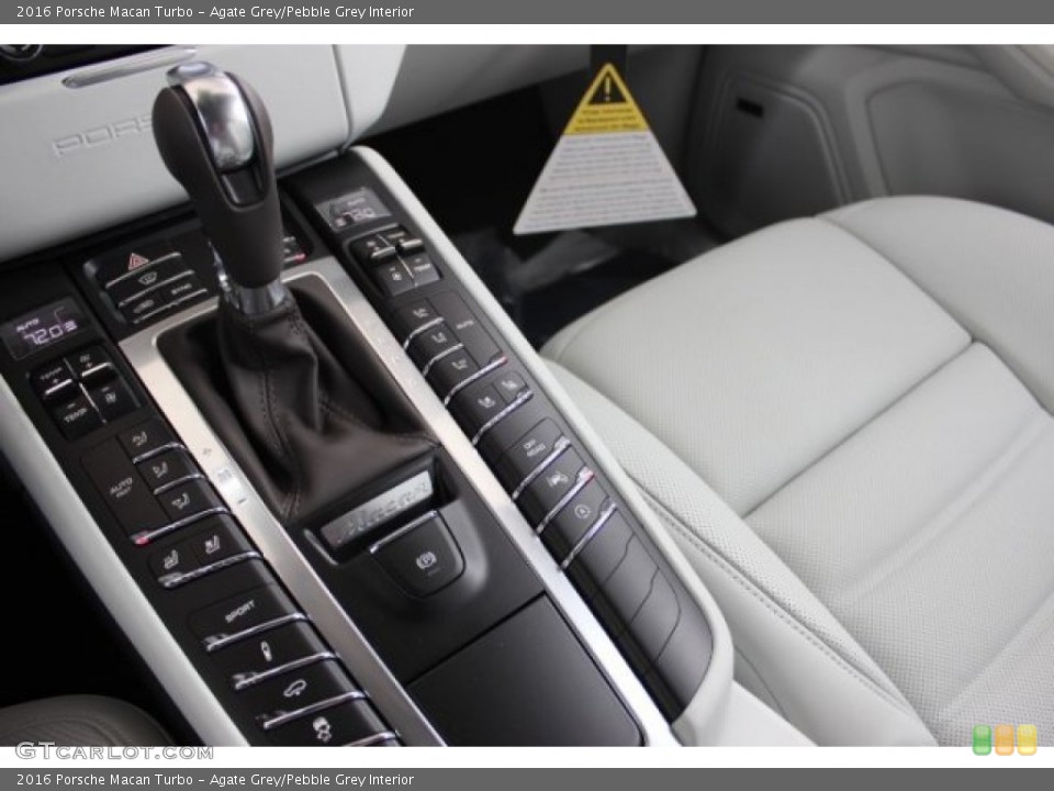 Agate Grey/Pebble Grey Interior Controls for the 2016 Porsche Macan Turbo #108099698