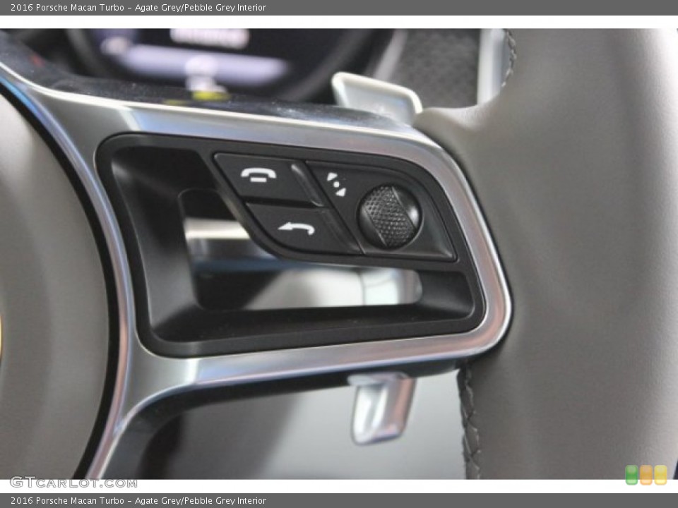 Agate Grey/Pebble Grey Interior Controls for the 2016 Porsche Macan Turbo #108099917