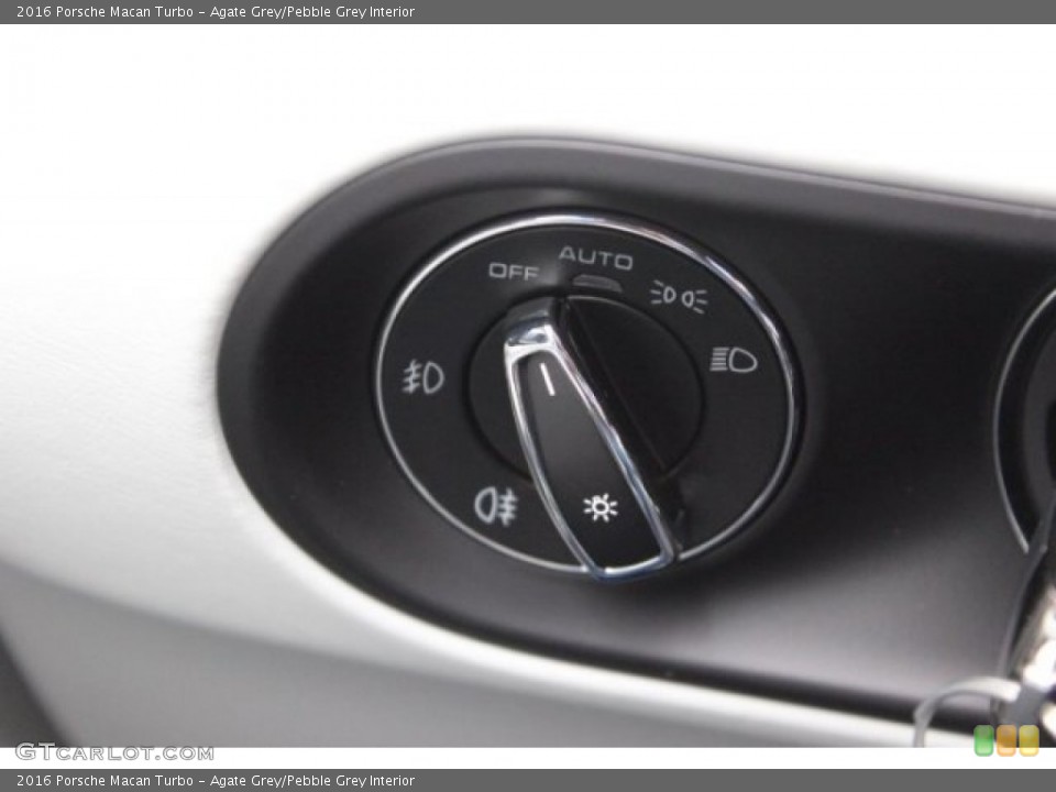 Agate Grey/Pebble Grey Interior Controls for the 2016 Porsche Macan Turbo #108099974