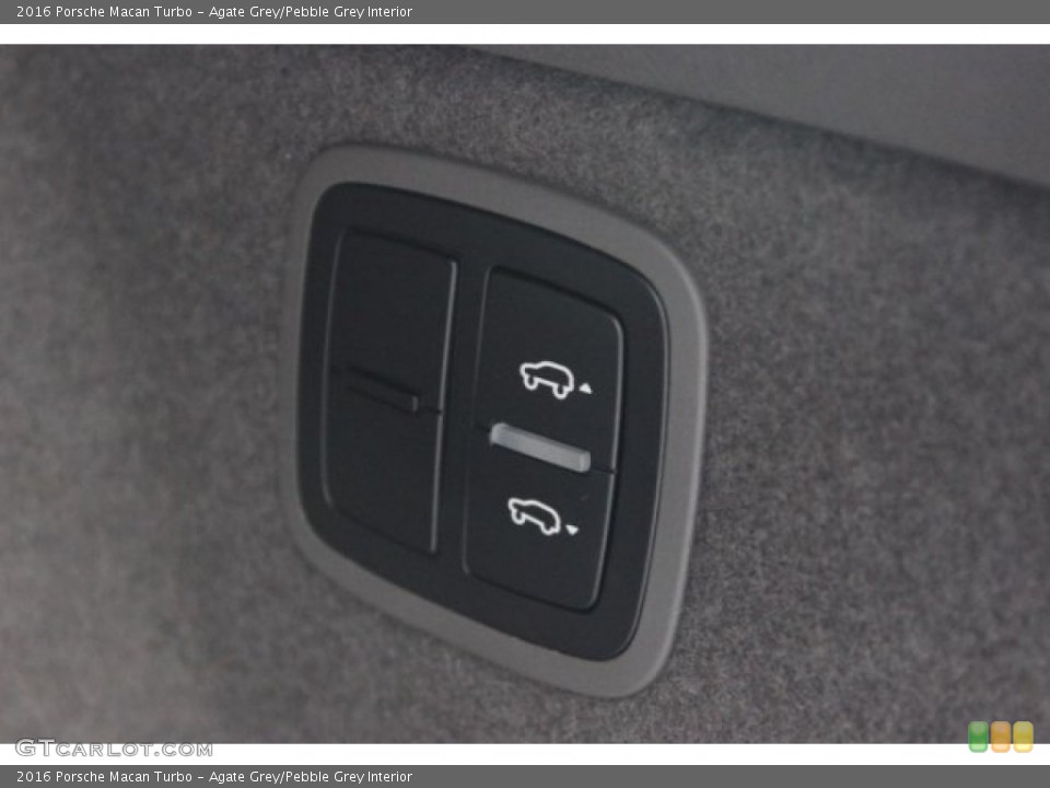 Agate Grey/Pebble Grey Interior Controls for the 2016 Porsche Macan Turbo #108100136