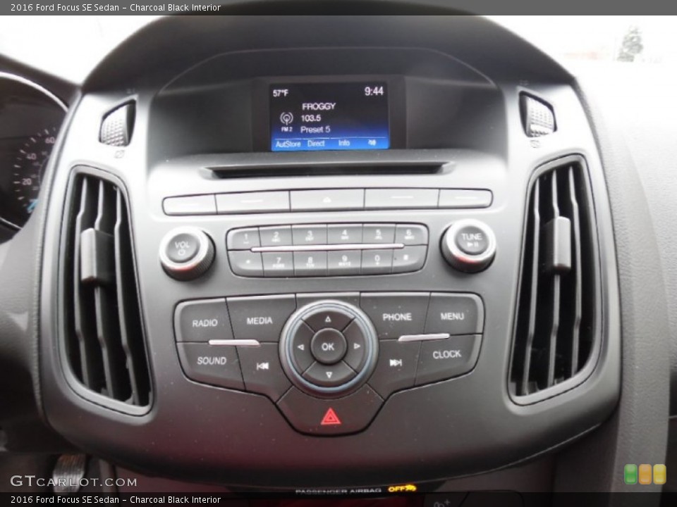 Charcoal Black Interior Controls for the 2016 Ford Focus SE Sedan #108264335