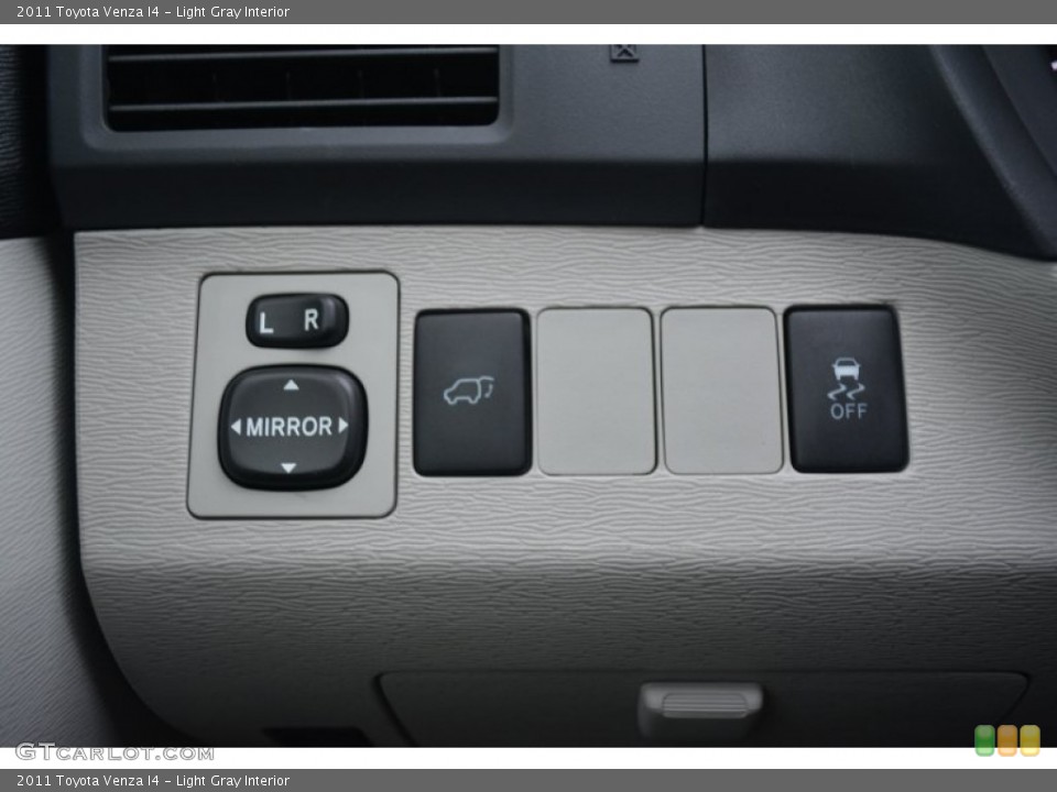 Light Gray Interior Controls for the 2011 Toyota Venza I4 #108265916