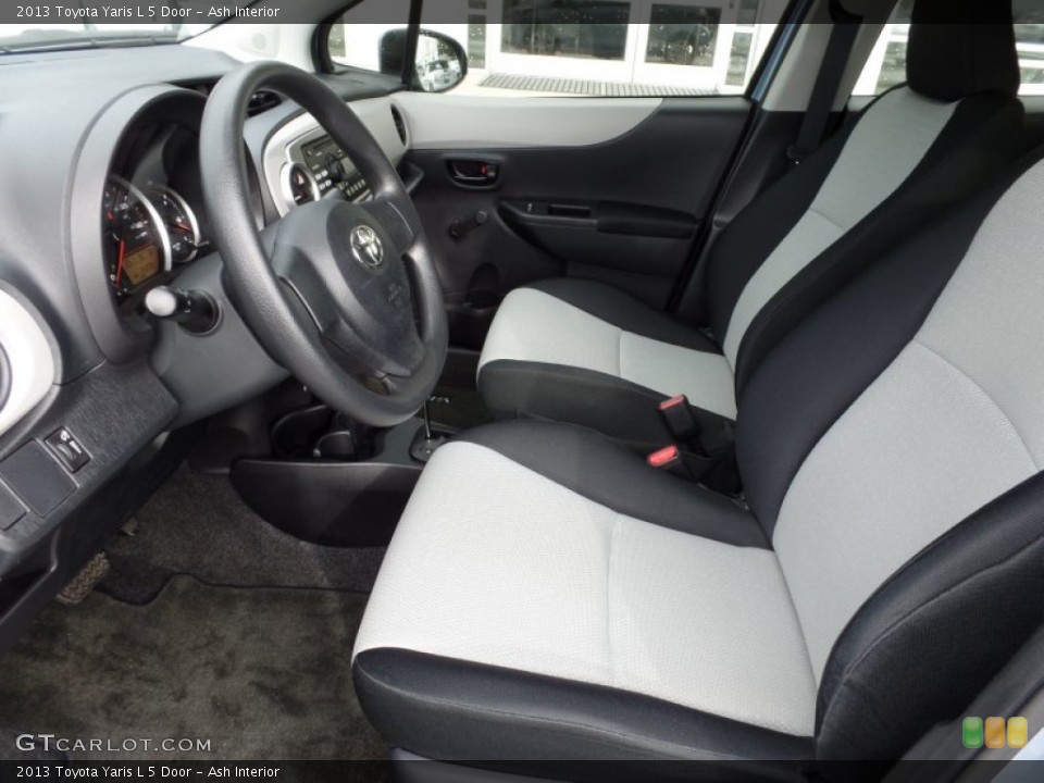 Ash Interior Photo for the 2013 Toyota Yaris L 5 Door #108266124
