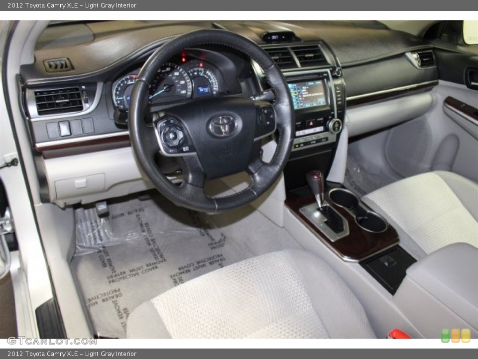 Light Gray Interior Photo for the 2012 Toyota Camry XLE #108284078