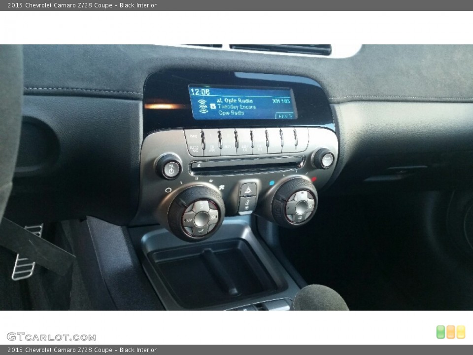 Black Interior Controls for the 2015 Chevrolet Camaro Z/28 Coupe #108404710