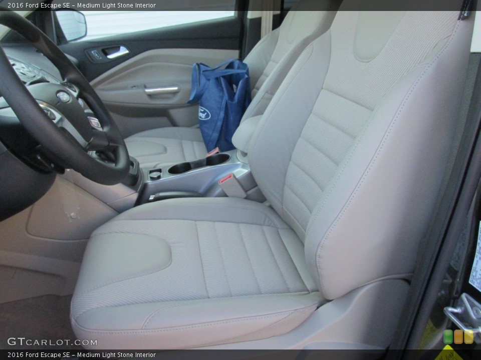 Medium Light Stone Interior Photo for the 2016 Ford Escape SE #108428709
