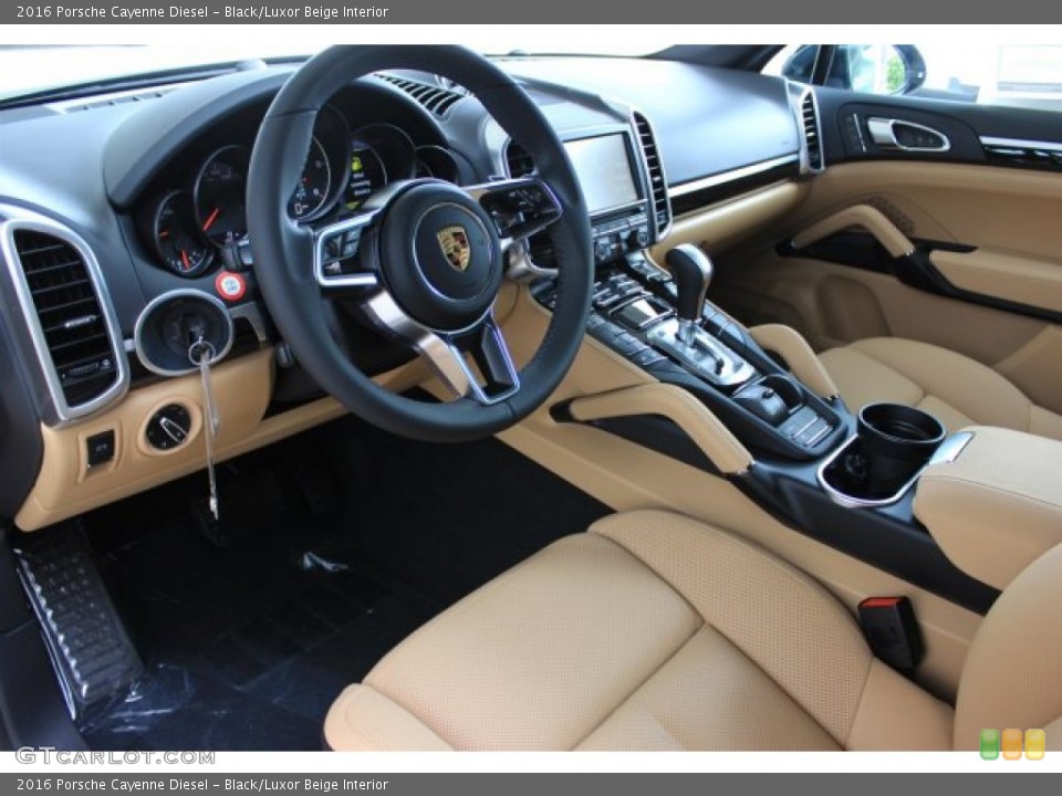 Black/Luxor Beige 2016 Porsche Cayenne Interiors