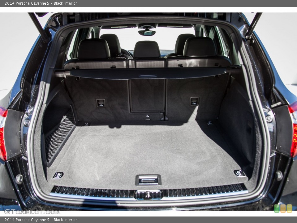 Black Interior Trunk for the 2014 Porsche Cayenne S #108521570