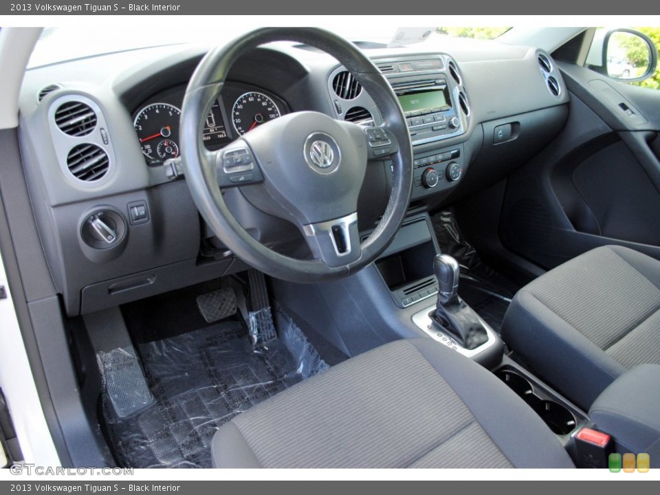 Black Interior Photo for the 2013 Volkswagen Tiguan S #108681425