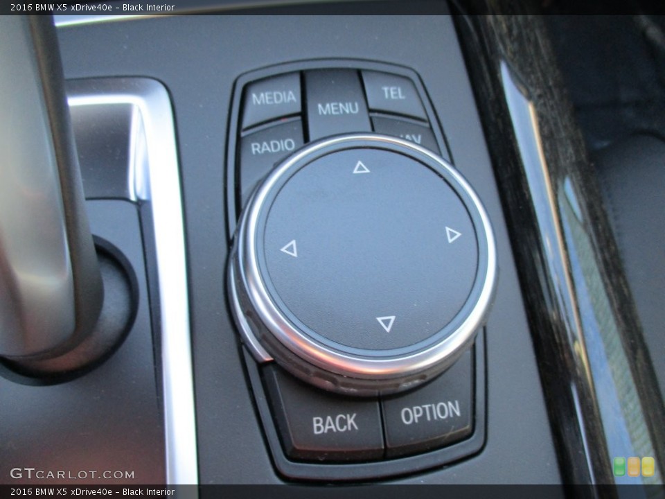Black Interior Controls for the 2016 BMW X5 xDrive40e #108739724