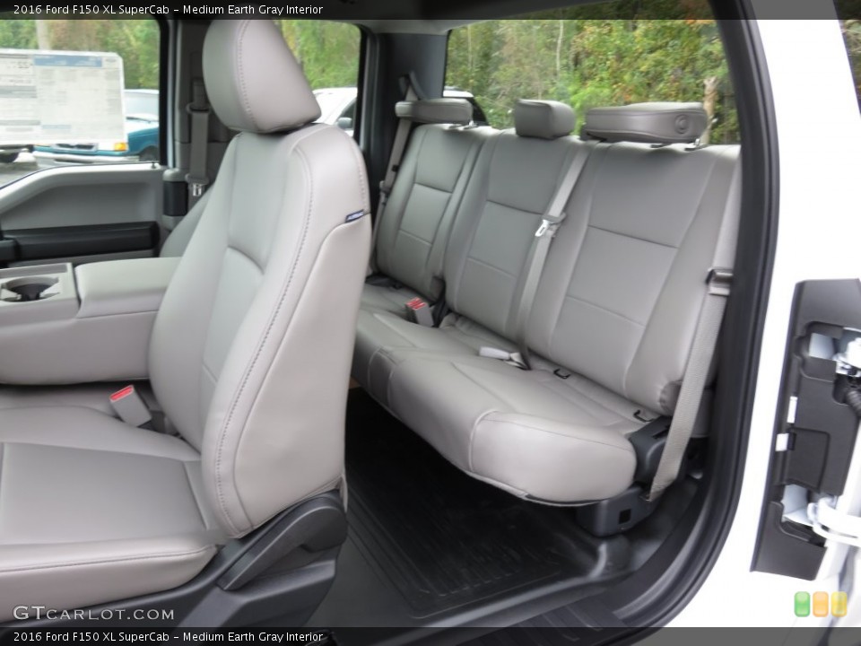 Medium Earth Gray Interior Photo for the 2016 Ford F150 XL SuperCab #108763648