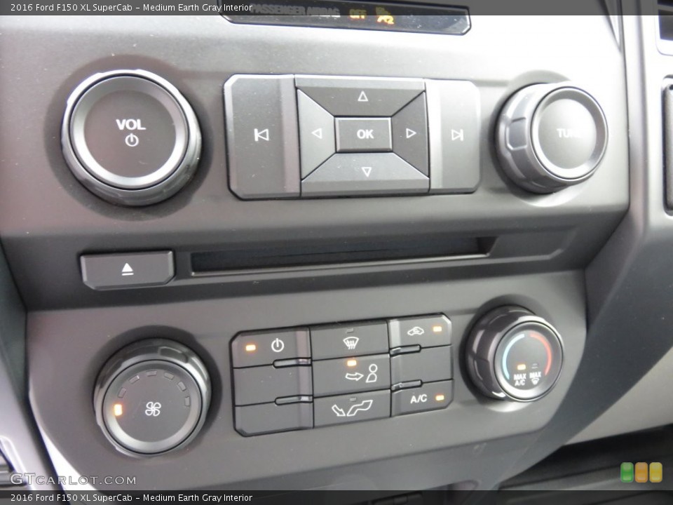 Medium Earth Gray Interior Controls for the 2016 Ford F150 XL SuperCab #108763848