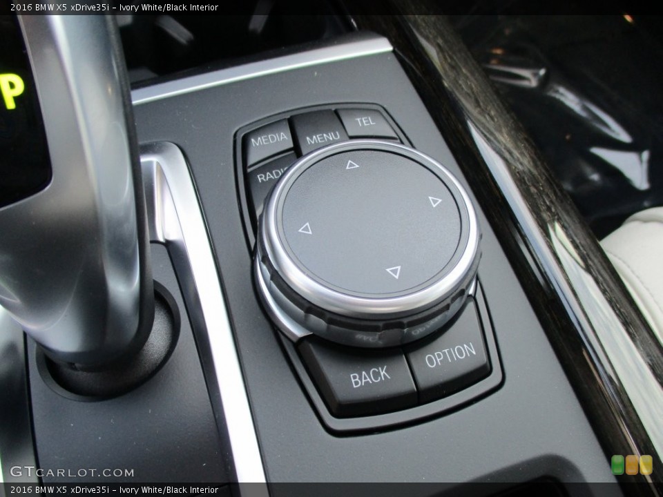 Ivory White/Black Interior Controls for the 2016 BMW X5 xDrive35i #108800224