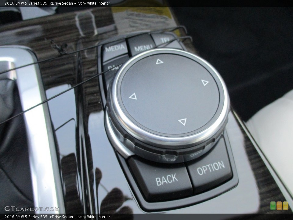 Ivory White Interior Controls for the 2016 BMW 5 Series 535i xDrive Sedan #108801216