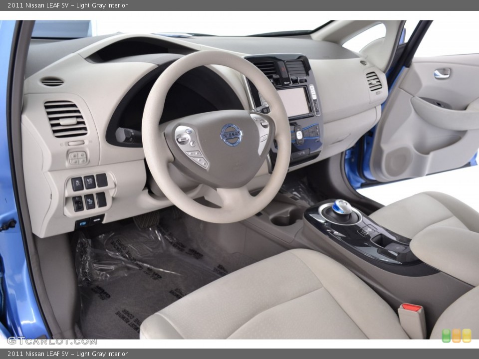 Light Gray Interior Photo for the 2011 Nissan LEAF SV #108810651