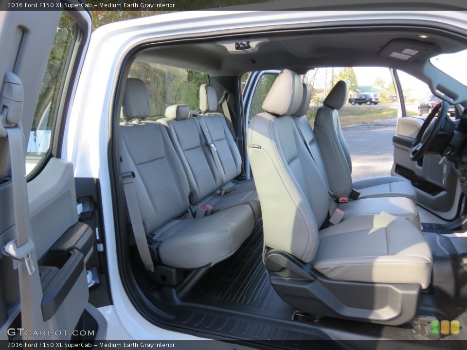 Medium Earth Gray Interior Photo for the 2016 Ford F150 XL SuperCab #108948091