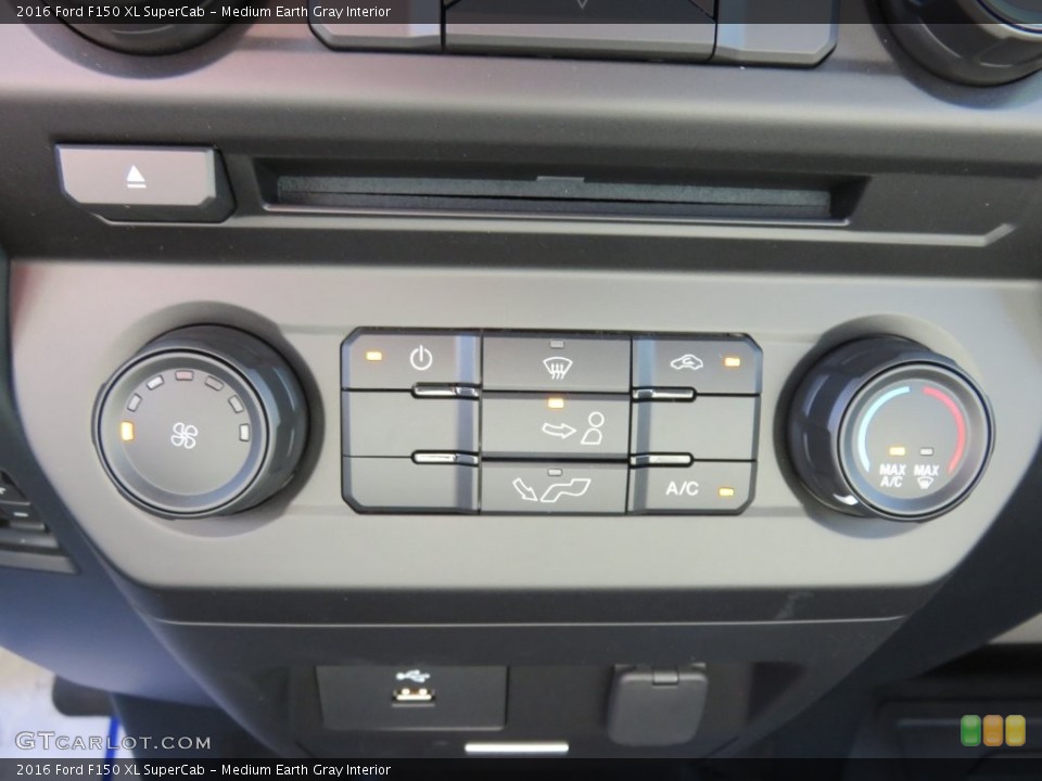 Medium Earth Gray Interior Controls for the 2016 Ford F150 XL SuperCab #108948185