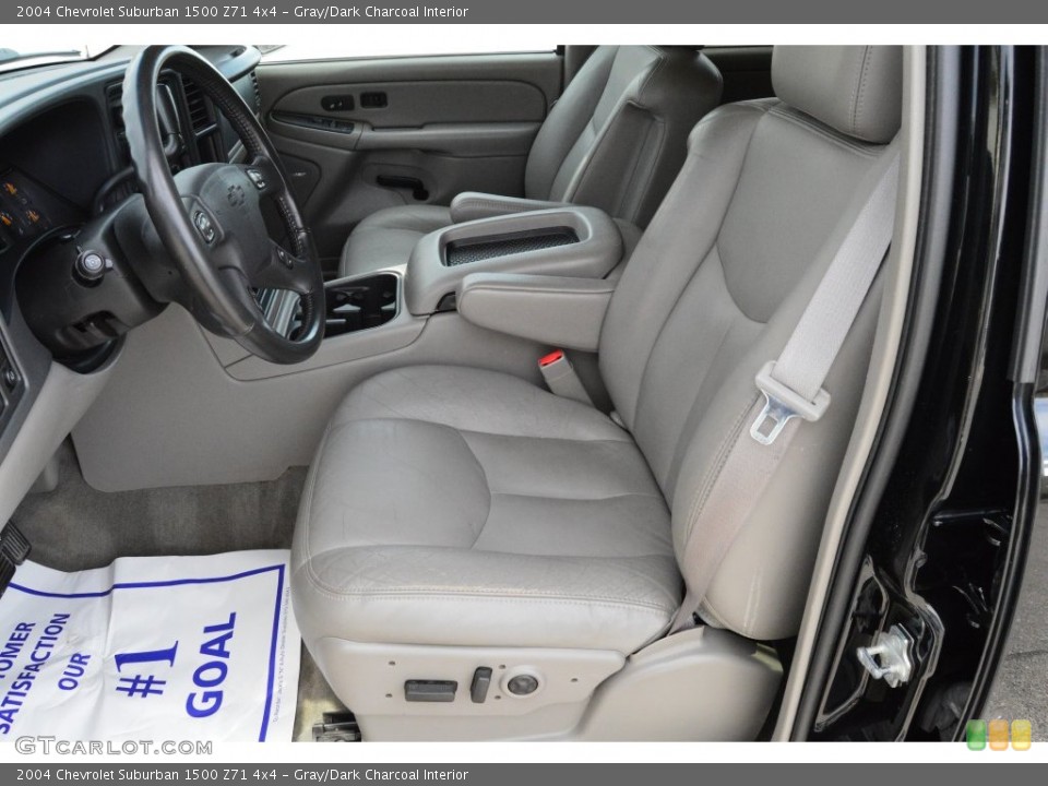 Gray/Dark Charcoal Interior Photo for the 2004 Chevrolet Suburban 1500 Z71 4x4 #109169395