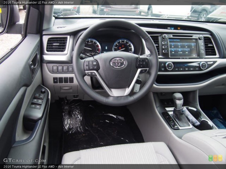 Ash Interior Photo for the 2016 Toyota Highlander LE Plus AWD #109194166