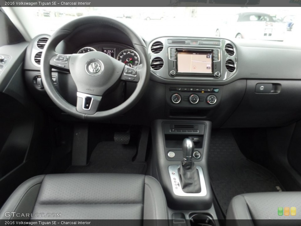 Charcoal Interior Photo for the 2016 Volkswagen Tiguan SE #109279771