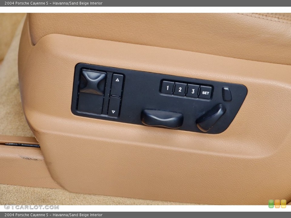 Havanna/Sand Beige Interior Controls for the 2004 Porsche Cayenne S #109379436