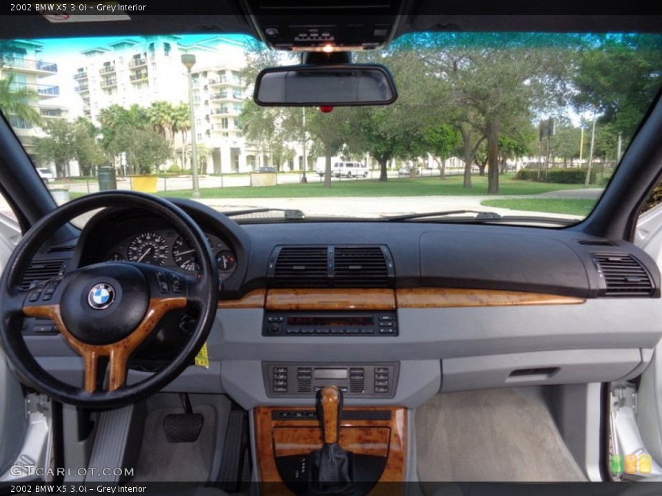 Grey Interior Dashboard for the 2002 BMW X5 3.0i #109442754