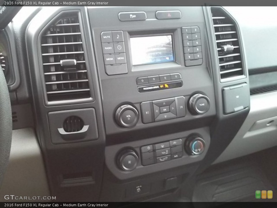 Medium Earth Gray Interior Controls for the 2016 Ford F150 XL Regular Cab #109486412