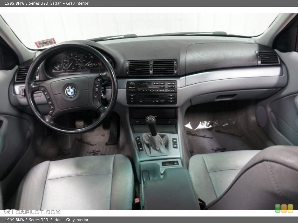 Grey Interior Photo for the 1999 BMW 3 Series 323i Sedan #109573671