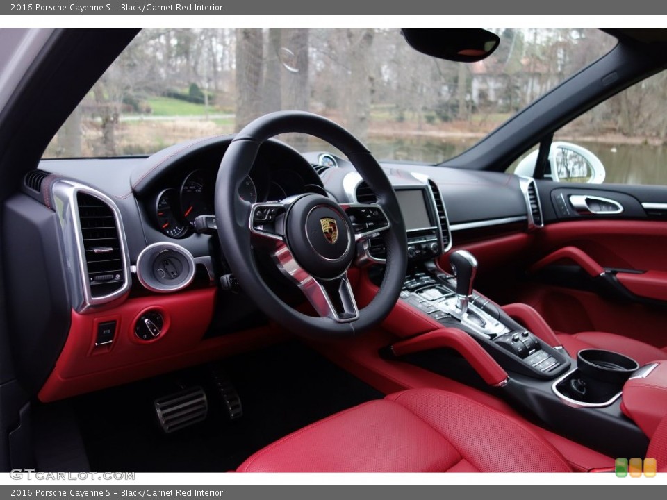 Black/Garnet Red 2016 Porsche Cayenne Interiors