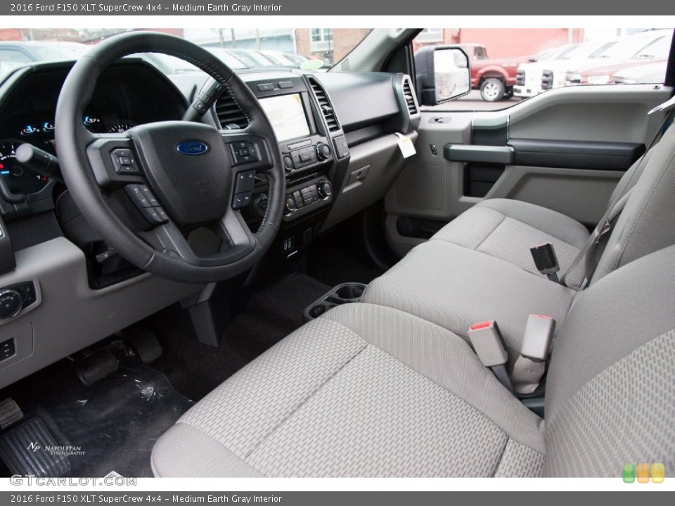 Medium Earth Gray Interior Photo for the 2016 Ford F150 XLT SuperCrew 4x4 #109997939