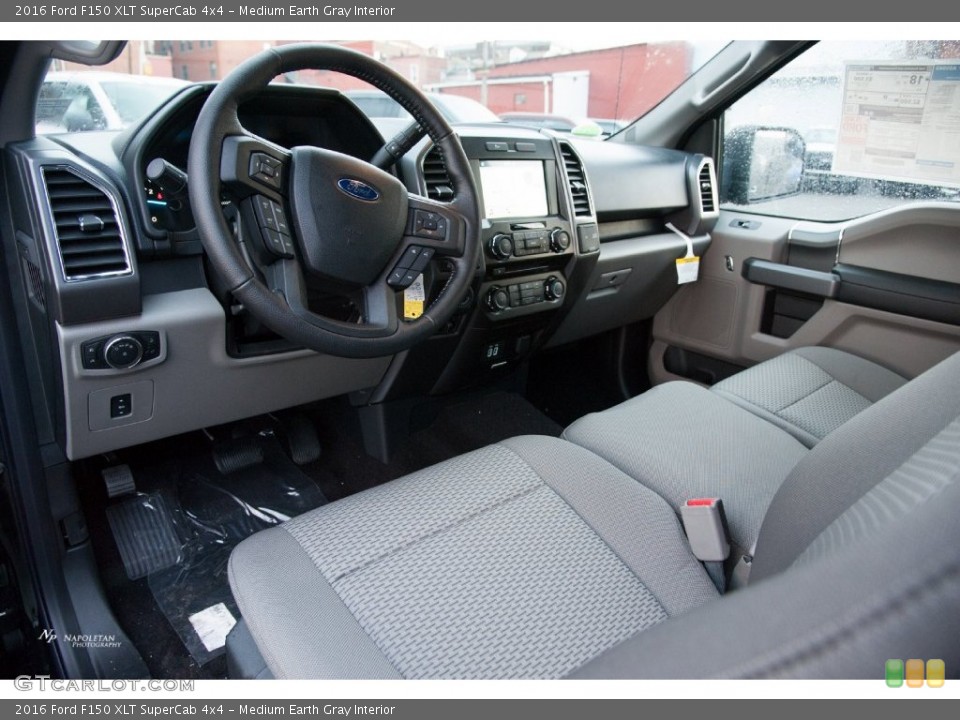 Medium Earth Gray Interior Photo for the 2016 Ford F150 XLT SuperCab 4x4 #109998491
