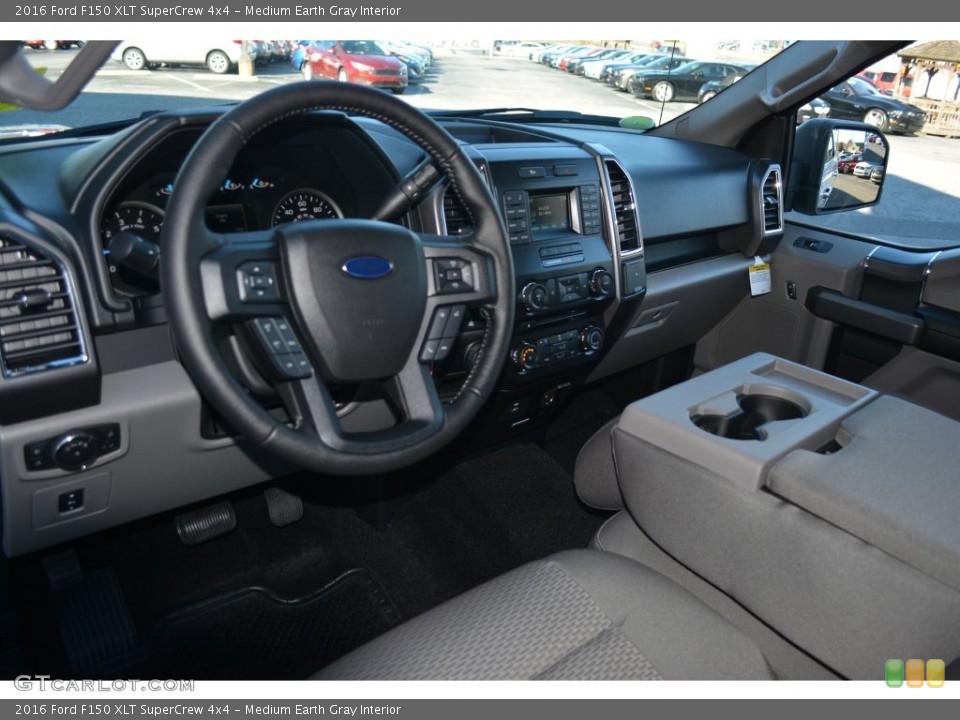 Medium Earth Gray Interior Photo for the 2016 Ford F150 XLT SuperCrew 4x4 #110167196