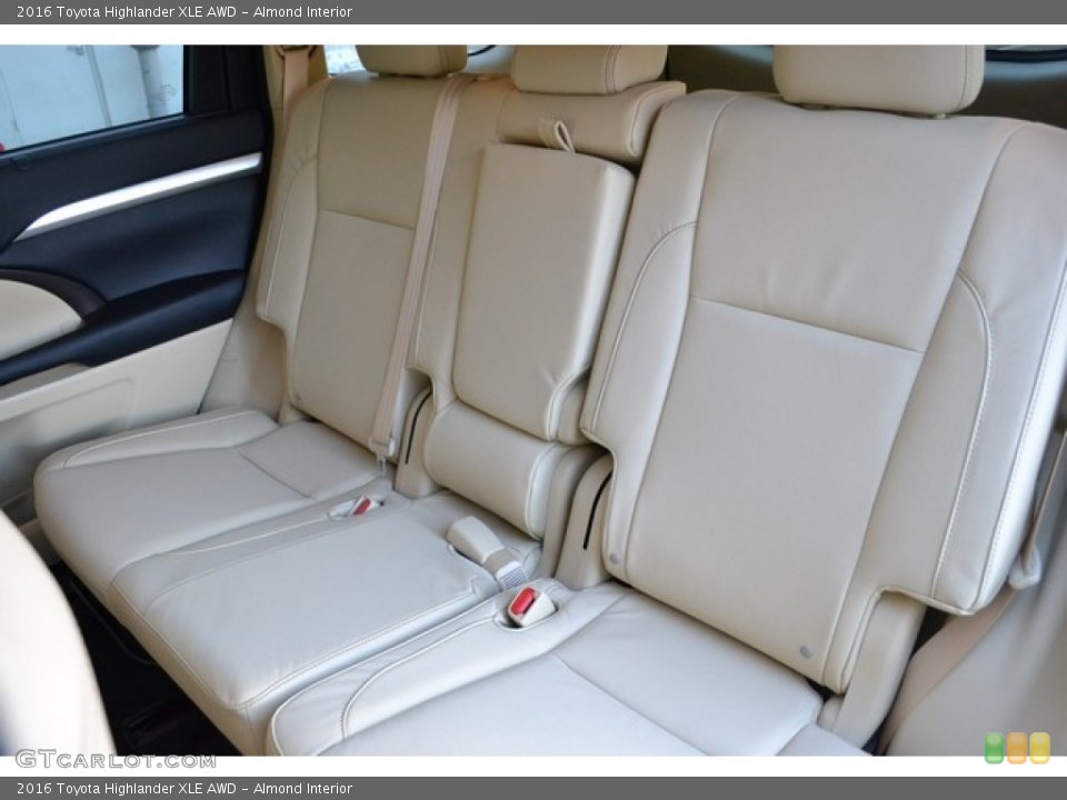 Almond Interior Rear Seat for the 2016 Toyota Highlander XLE AWD #110401132