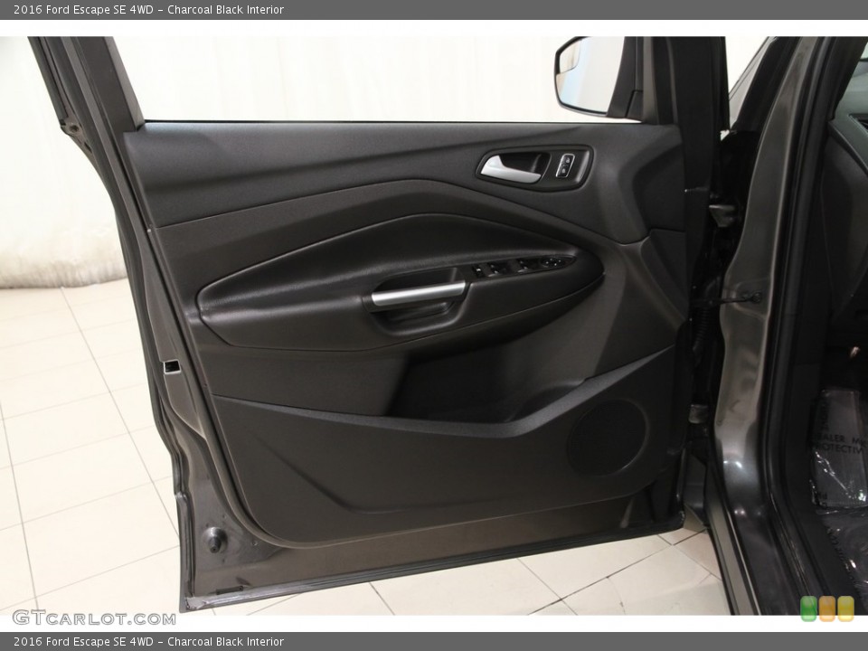 Charcoal Black Interior Door Panel for the 2016 Ford Escape SE 4WD #111150386