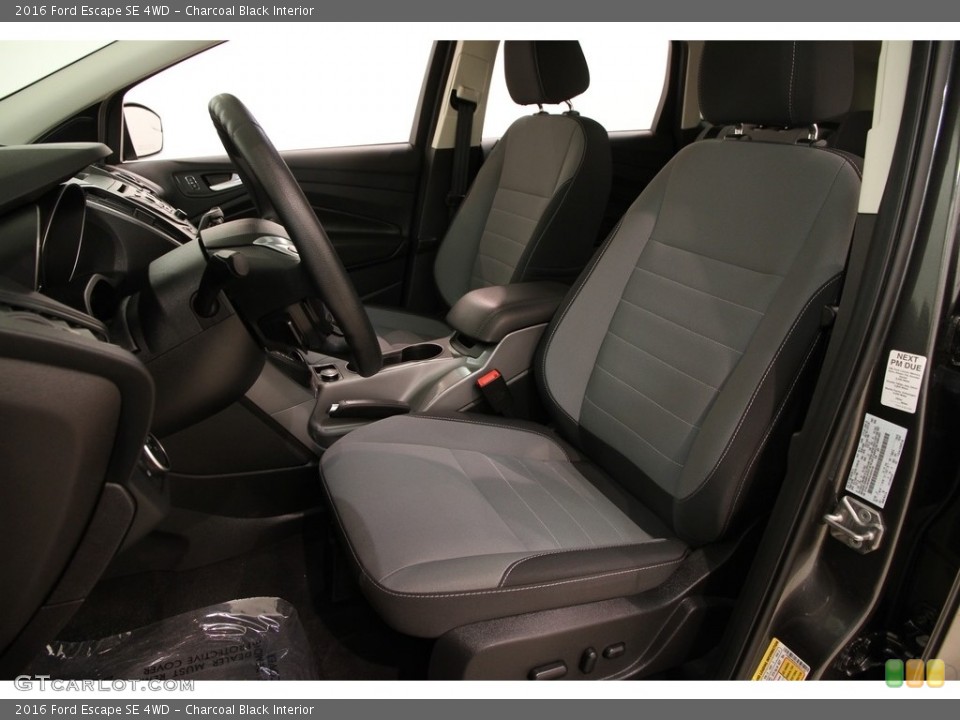 Charcoal Black Interior Photo for the 2016 Ford Escape SE 4WD #111150401