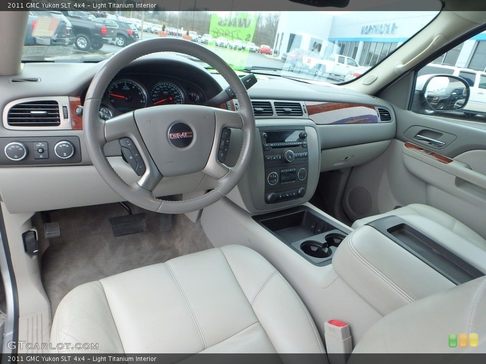 Light Titanium Interior Photo for the 2011 GMC Yukon SLT 4x4 #111277250