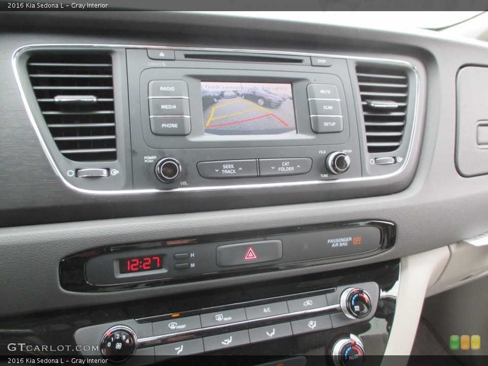 Gray Interior Controls for the 2016 Kia Sedona L #111319310