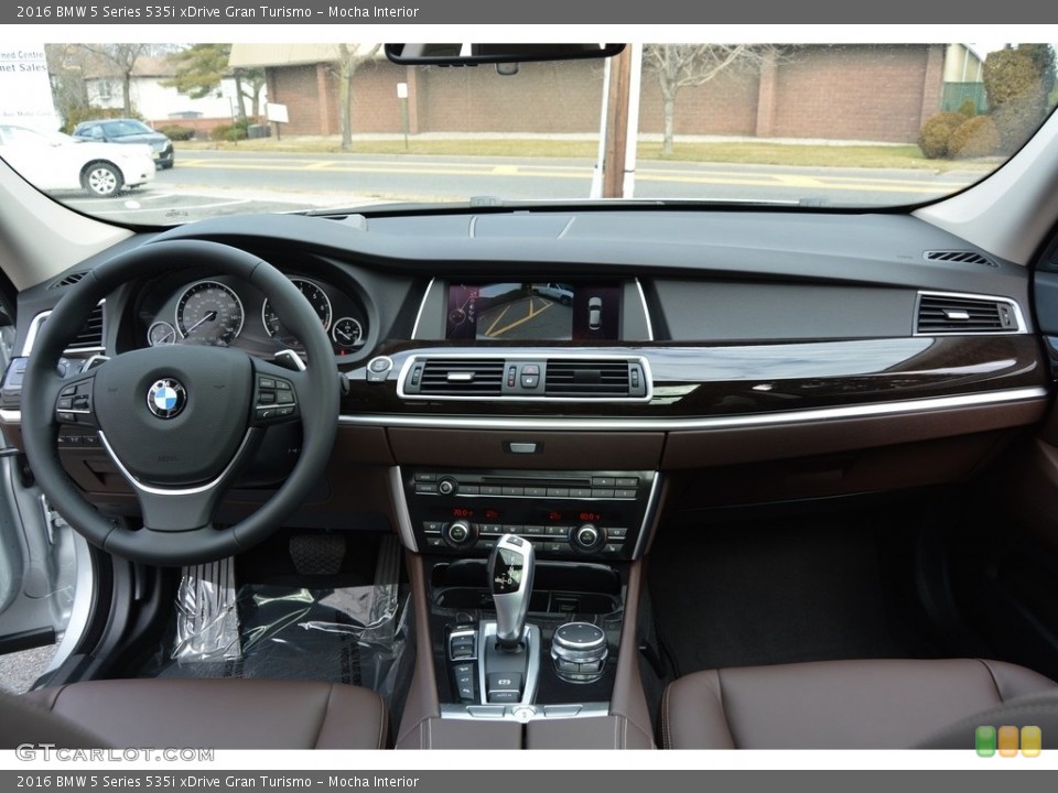 Mocha Interior Dashboard for the 2016 BMW 5 Series 535i xDrive Gran Turismo #111366838