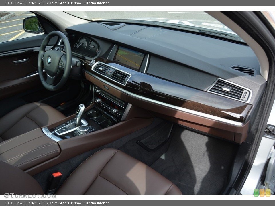 Mocha Interior Dashboard for the 2016 BMW 5 Series 535i xDrive Gran Turismo #111367156