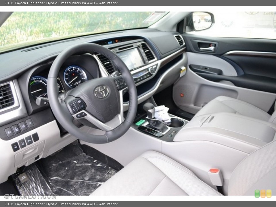 Ash Interior Photo for the 2016 Toyota Highlander Hybrid Limited Platinum AWD #111453904