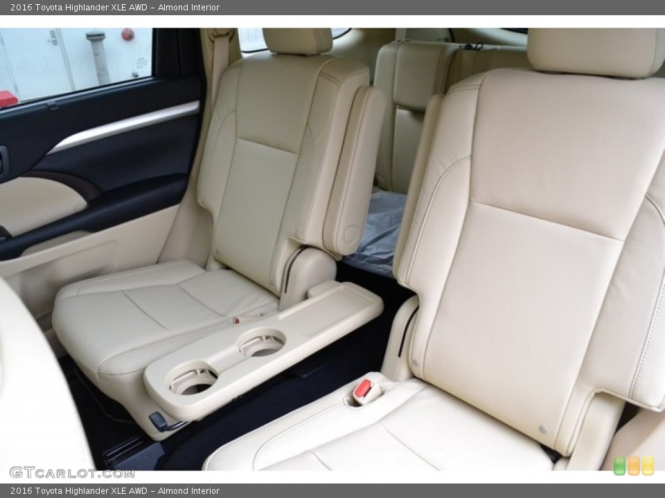 Almond Interior Rear Seat for the 2016 Toyota Highlander XLE AWD #111812249
