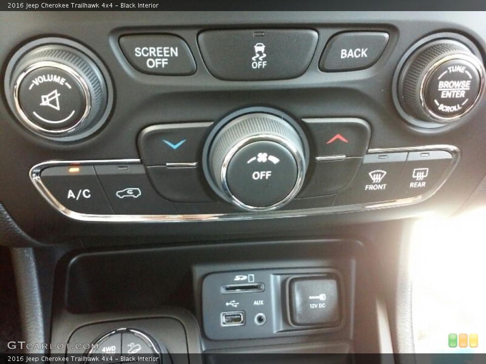 Black Interior Controls for the 2016 Jeep Cherokee Trailhawk 4x4 #112021314