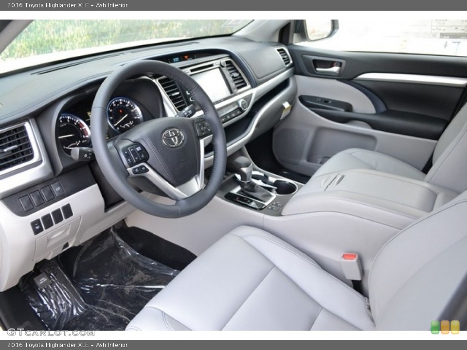 Ash Interior Photo for the 2016 Toyota Highlander XLE #112190340