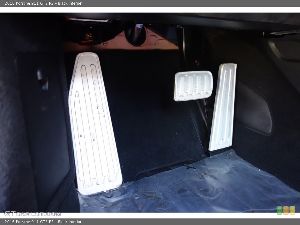Black Interior Controls for the 2016 Porsche 911 GT3 RS #112358524