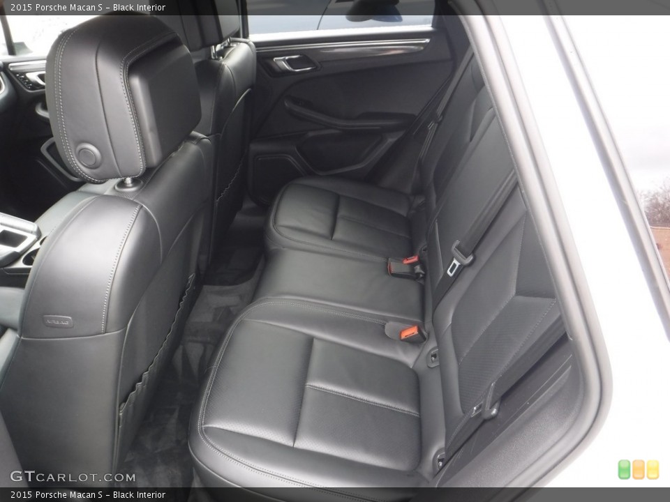 Black Interior Rear Seat for the 2015 Porsche Macan S #112475447