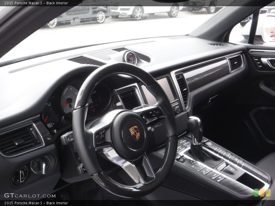 Black Interior Dashboard for the 2015 Porsche Macan S #112475597